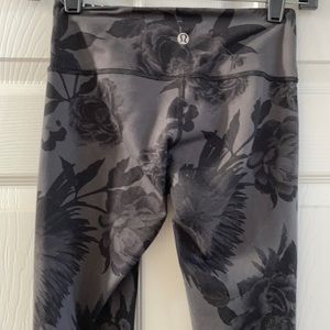 Lululemon size 2 leggings wunderunder type design. Floral pattern. Full length